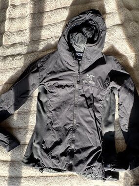 Arc'teryx Women's Atom Black Hooded Jacket - Lightweight Jacket - M